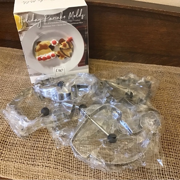 NWT Holiday Pancake Molds. 6 stainless steel with adjustable handles. - Picture 3 of 12